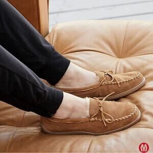 Minnetonka women’s size 6 leather lace up moccasin slipper shoes